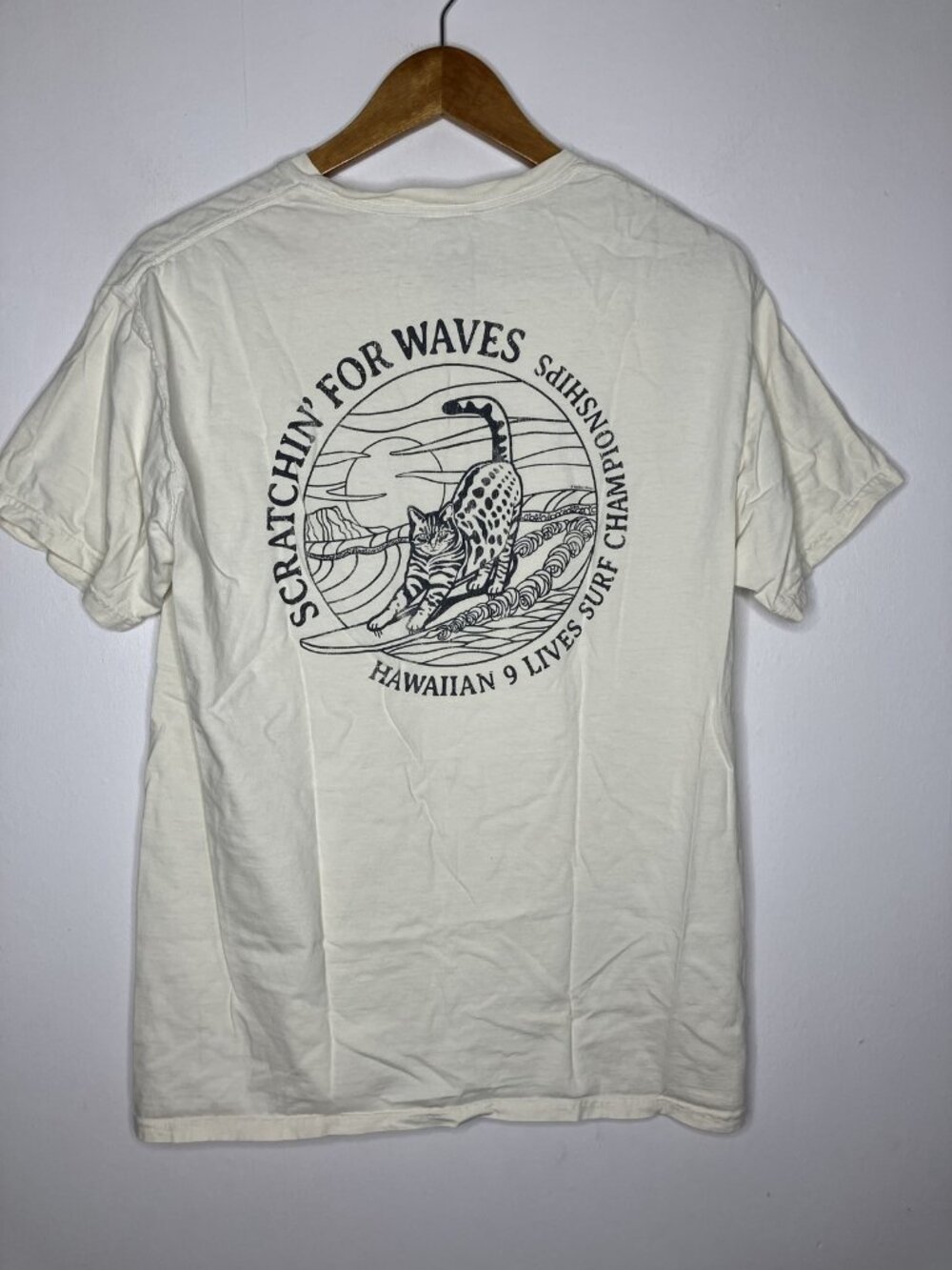 Surfing Cat Hawaiian 9 Lives Surf Championships T-Shirt Men's Medium